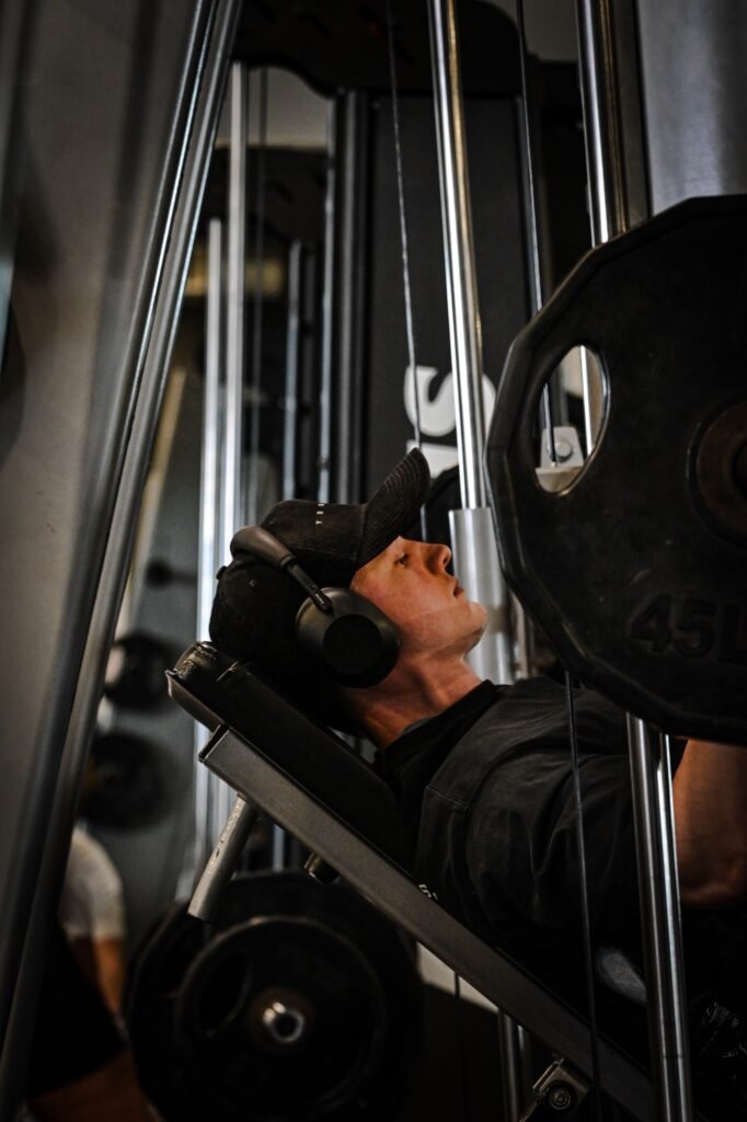 Athlète en série de développement dans un gym de Montréal