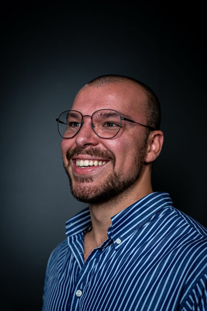 Julien Cyr, photographe fitness et musculation à Montréal, en studio